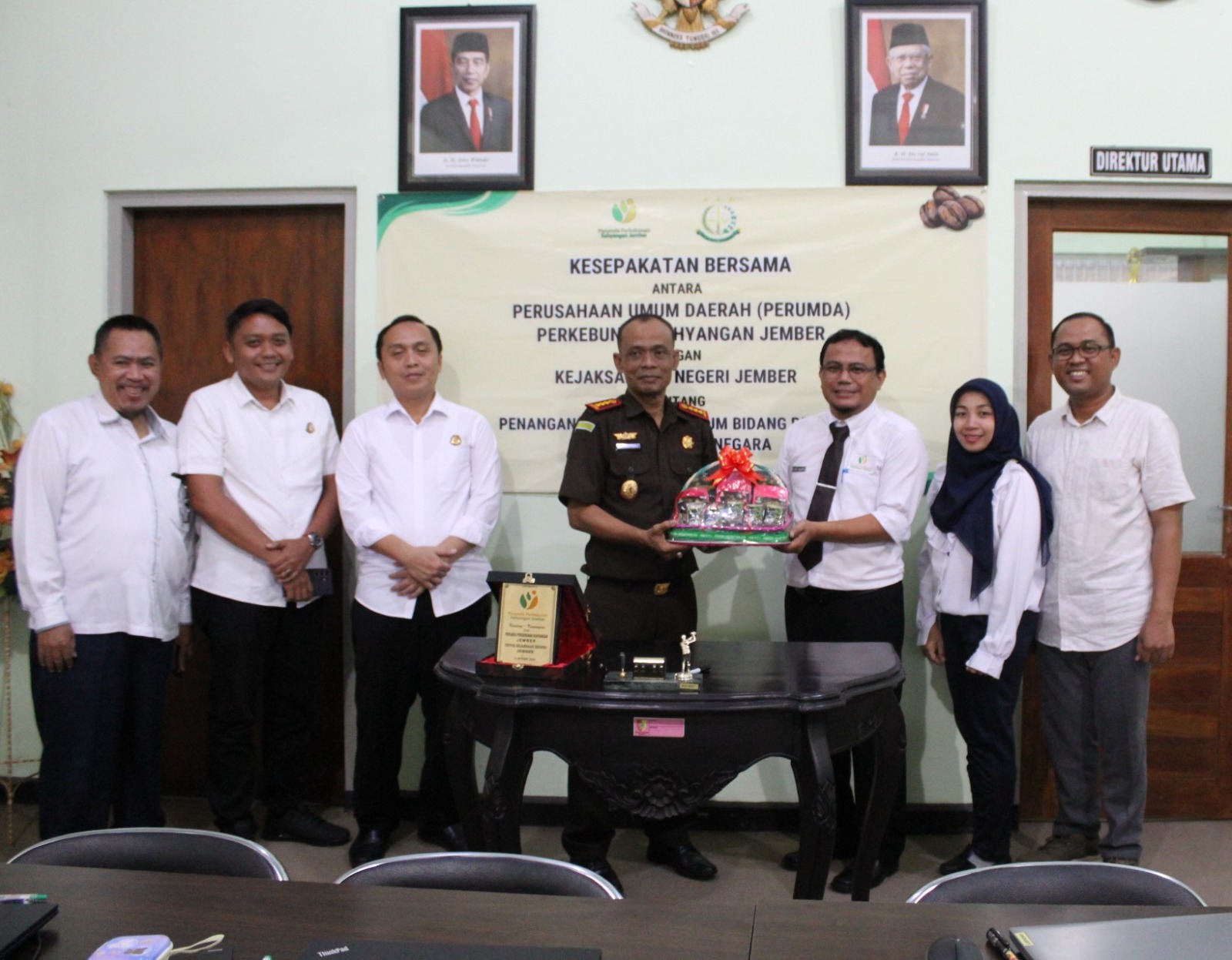 PENANDATANGANAN PERJANJIAN KERJASAMA TENTANG PENANGANAN MASALAH HUKUM BIDANG PERDATA DAN TATA USAHA NEGARA